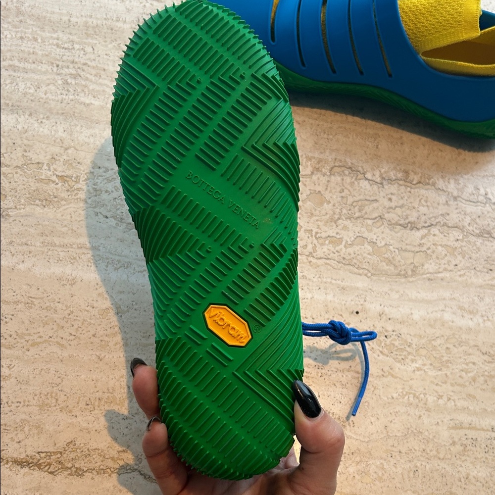 NEW 🆕 Bottega Veneta Climber 10mm Vibrant Blue and Green Rubber Sneakers size 35 - Picture 9 of 11